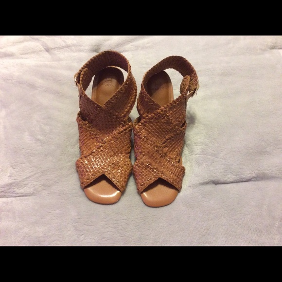 Halston Penelope Sandle - Picture 4 of 5